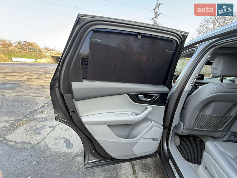 Позашляховик / Кросовер Audi Q7 2017 в Миколаєві