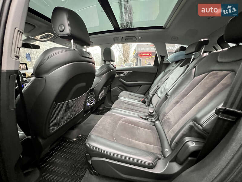Внедорожник / Кроссовер Audi Q7 2016 в Киеве