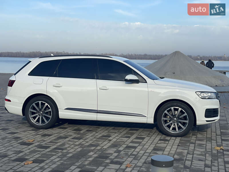 Позашляховик / Кросовер Audi Q7 2017 в Дніпрі