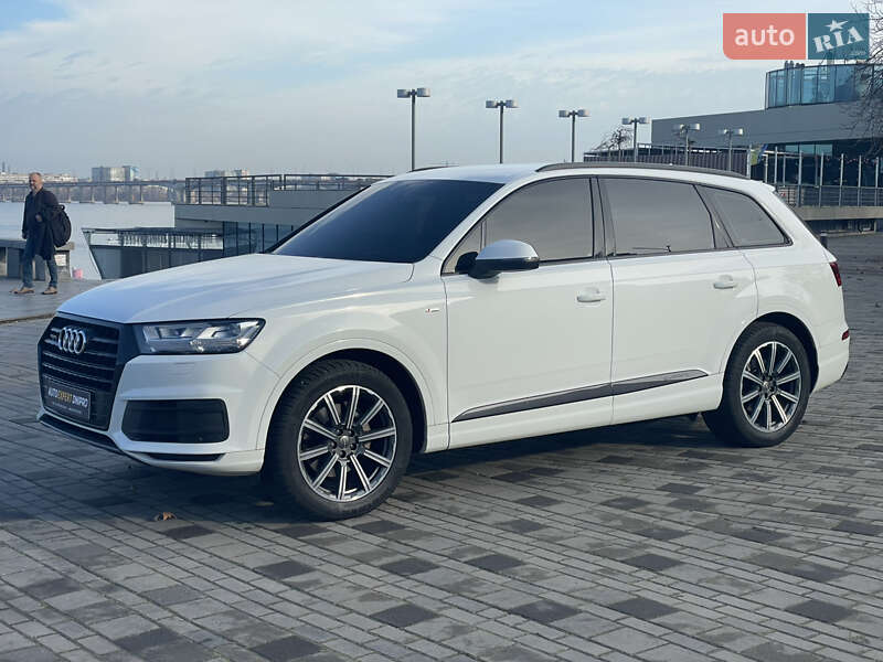 Позашляховик / Кросовер Audi Q7 2017 в Дніпрі