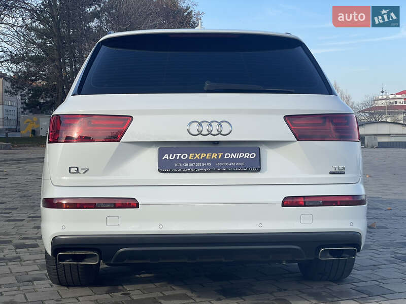 Позашляховик / Кросовер Audi Q7 2017 в Дніпрі