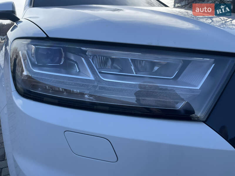 Позашляховик / Кросовер Audi Q7 2017 в Дніпрі