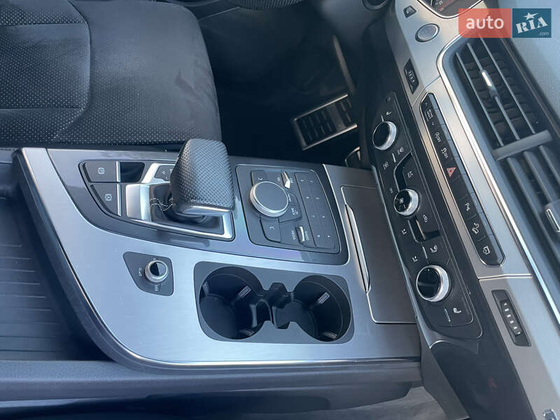 Позашляховик / Кросовер Audi Q7 2017 в Дніпрі