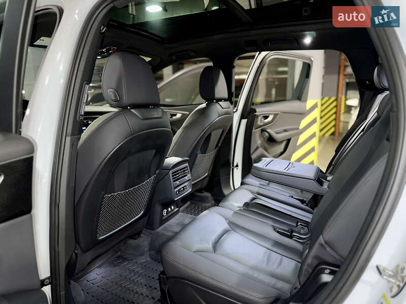 Позашляховик / Кросовер Audi Q7 2019 в Києві