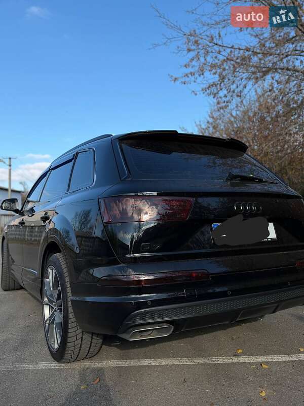 Позашляховик / Кросовер Audi Q7 2016 в Синельниковому