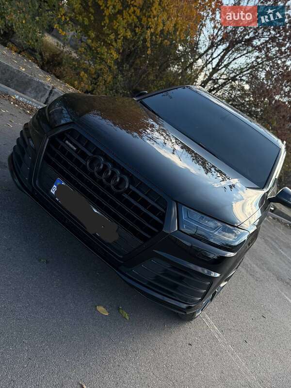 Позашляховик / Кросовер Audi Q7 2016 в Синельниковому