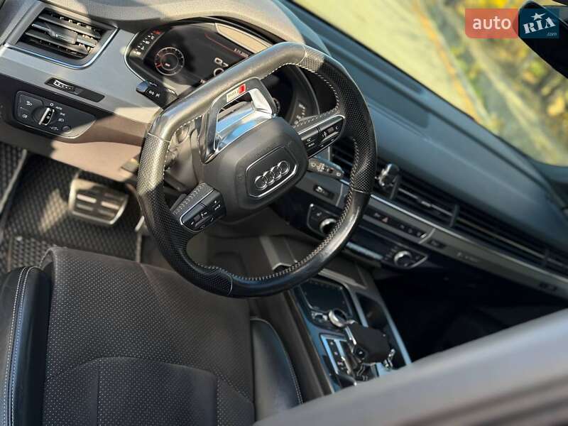 Позашляховик / Кросовер Audi Q7 2016 в Синельниковому