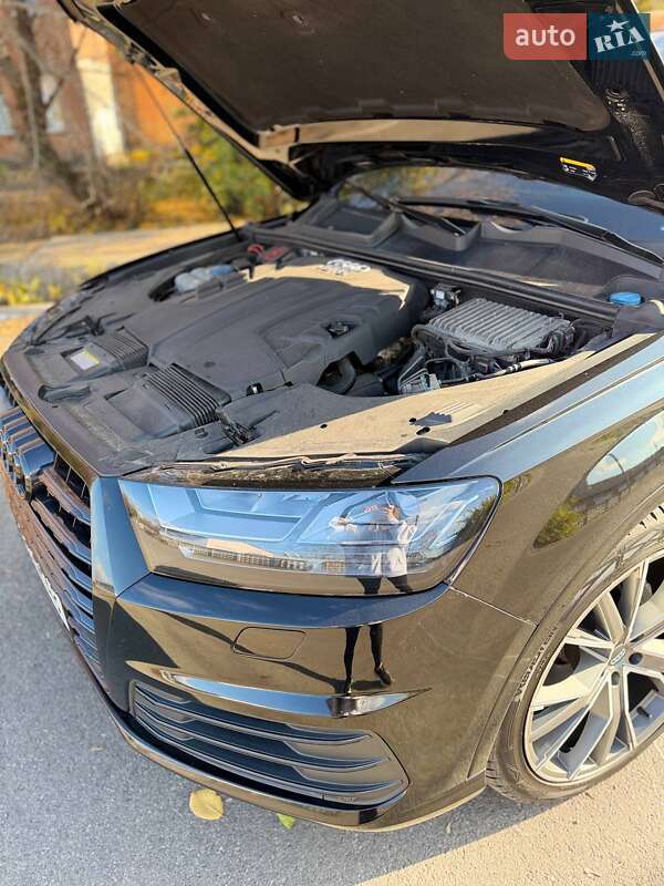 Позашляховик / Кросовер Audi Q7 2016 в Синельниковому