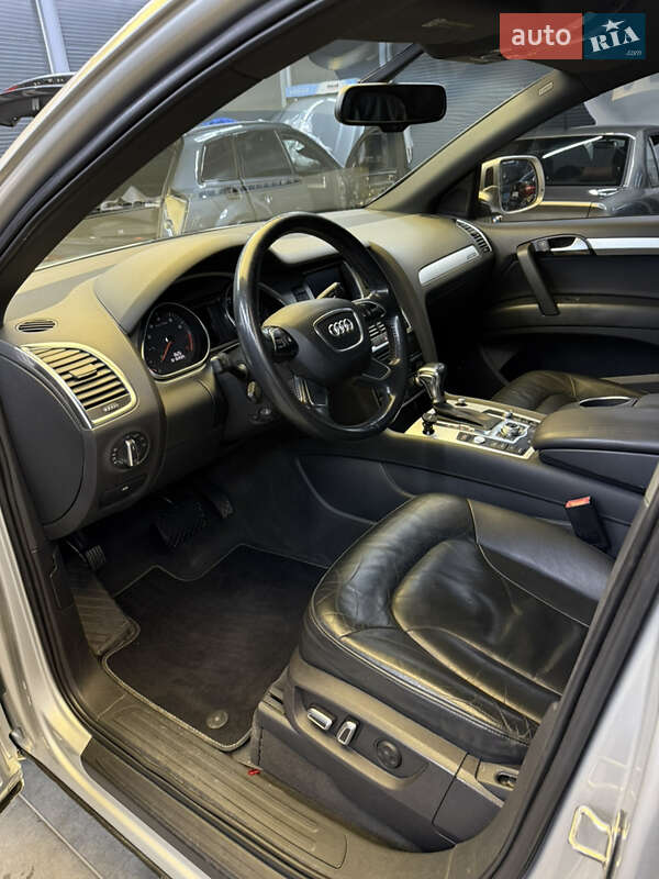 Позашляховик / Кросовер Audi Q7 2015 в Чернівцях