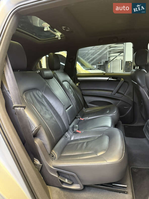 Позашляховик / Кросовер Audi Q7 2015 в Чернівцях