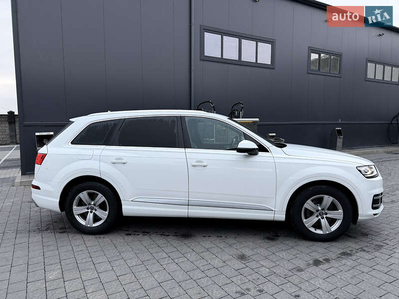 Позашляховик / Кросовер Audi Q7 2017 в Іршаві