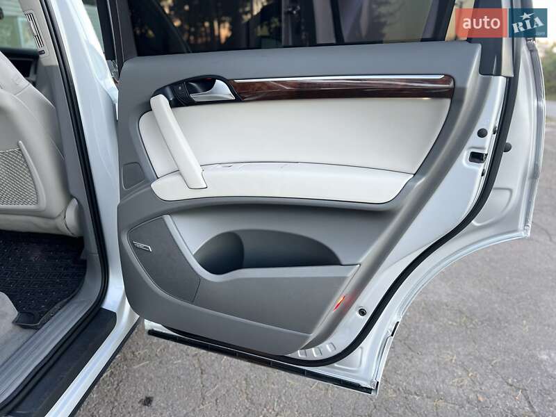 Позашляховик / Кросовер Audi Q7 2013 в Вінниці