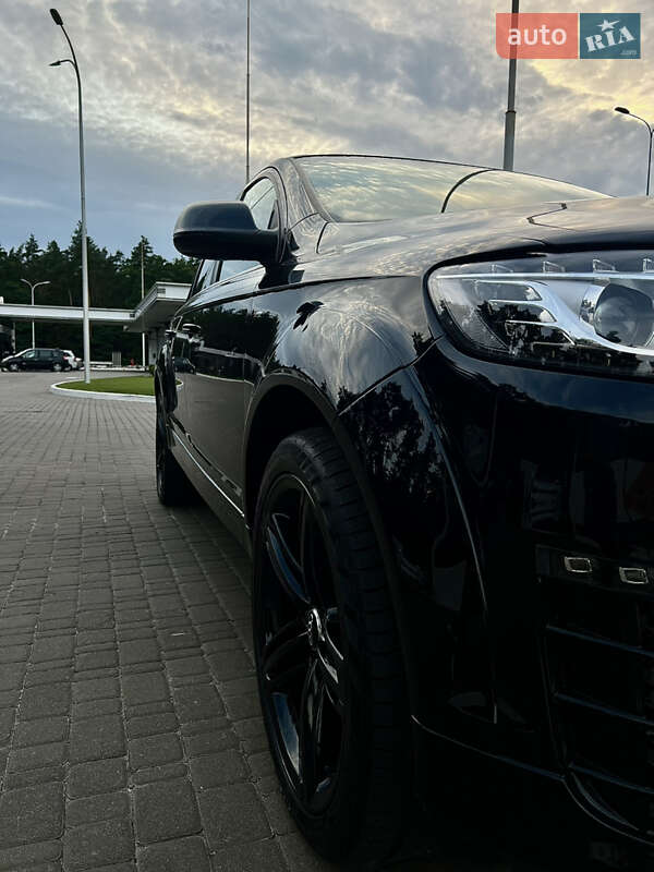 Позашляховик / Кросовер Audi Q7 2015 в Києві
