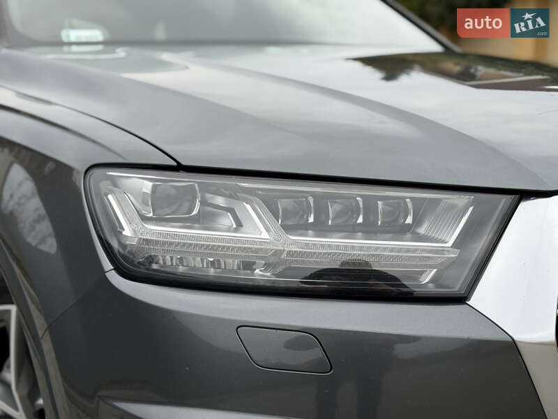 Внедорожник / Кроссовер Audi Q7 2015 в Ужгороде