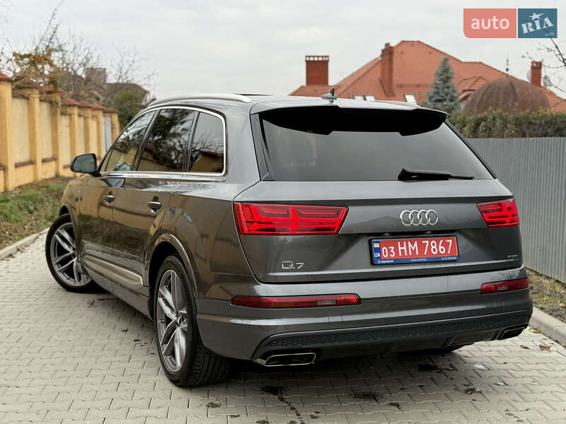 Внедорожник / Кроссовер Audi Q7 2015 в Ужгороде