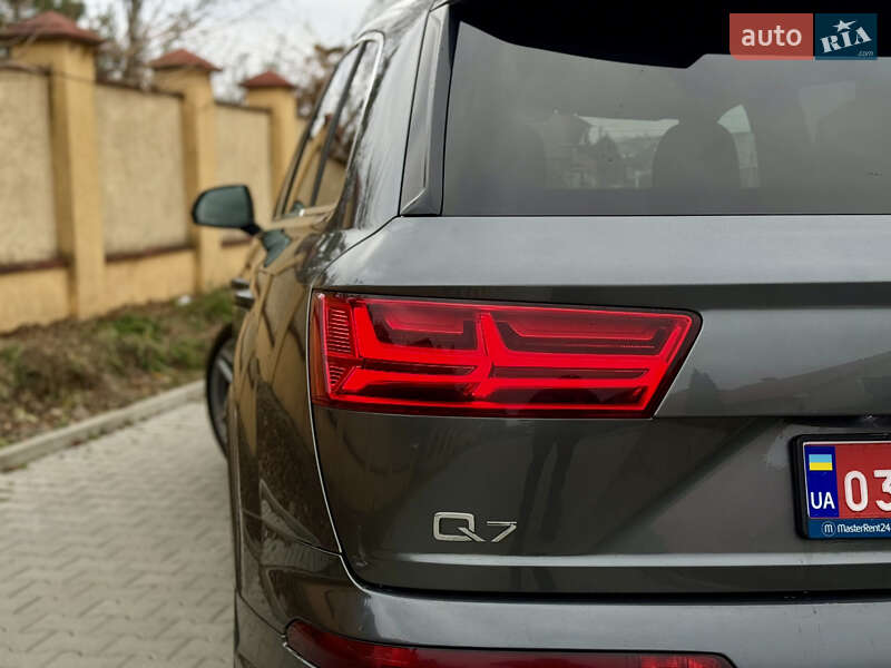 Внедорожник / Кроссовер Audi Q7 2015 в Ужгороде