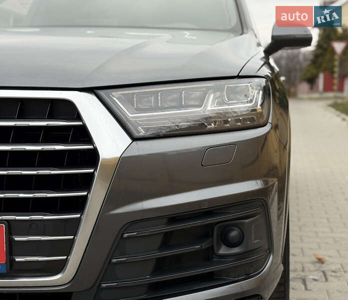 Внедорожник / Кроссовер Audi Q7 2015 в Ужгороде