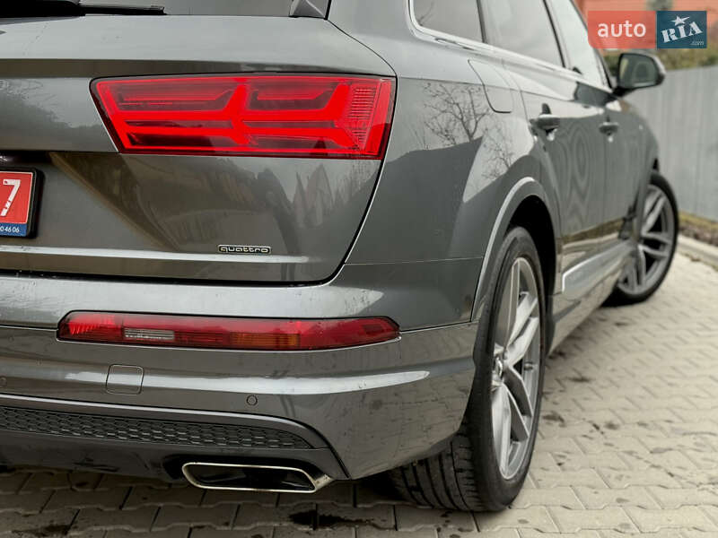 Внедорожник / Кроссовер Audi Q7 2015 в Ужгороде