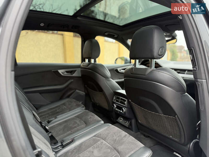 Внедорожник / Кроссовер Audi Q7 2015 в Ужгороде