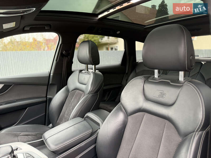 Внедорожник / Кроссовер Audi Q7 2015 в Ужгороде
