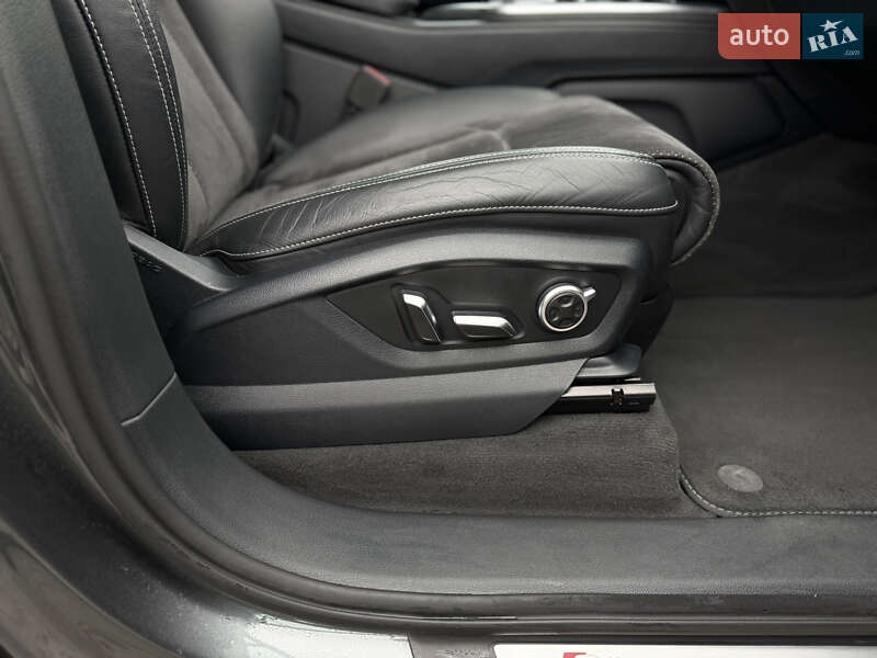 Внедорожник / Кроссовер Audi Q7 2015 в Ужгороде