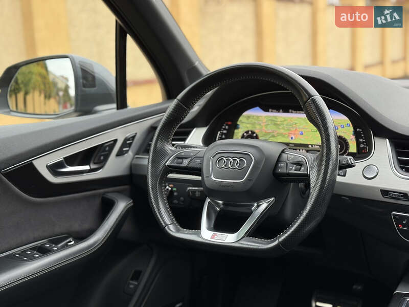 Внедорожник / Кроссовер Audi Q7 2015 в Ужгороде