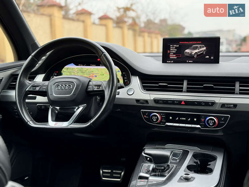 Внедорожник / Кроссовер Audi Q7 2015 в Ужгороде