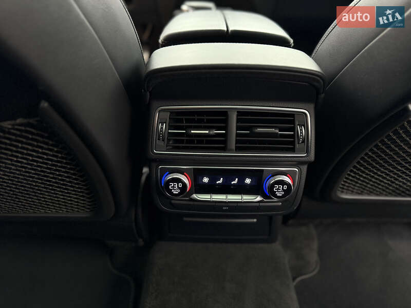 Внедорожник / Кроссовер Audi Q7 2015 в Ужгороде