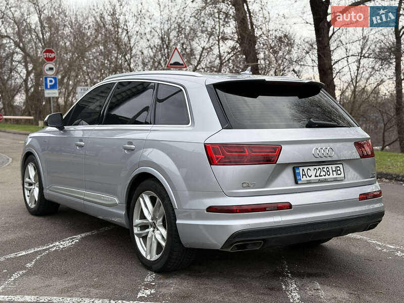 Позашляховик / Кросовер Audi Q7 2017 в Києві