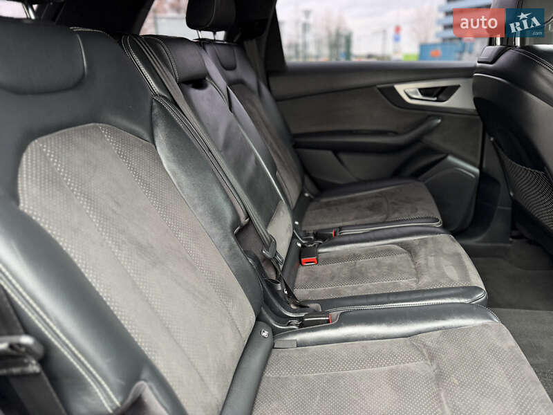 Позашляховик / Кросовер Audi Q7 2017 в Києві