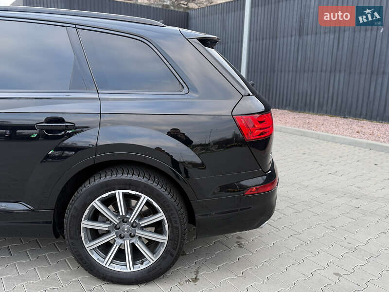 Позашляховик / Кросовер Audi Q7 2017 в Києві фото 12 Позашляховик / Кросовер Audi Q7 2017 в Києві