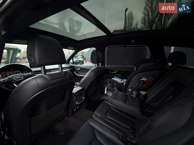 Позашляховик / Кросовер Audi Q7 2017 в Києві фото 20 Позашляховик / Кросовер Audi Q7 2017 в Києві