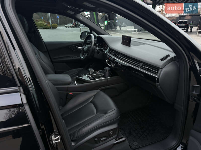 Позашляховик / Кросовер Audi Q7 2017 в Києві фото 28 Позашляховик / Кросовер Audi Q7 2017 в Києві