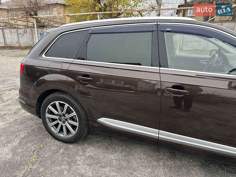 Позашляховик / Кросовер Audi Q7 2016 в Дніпрі