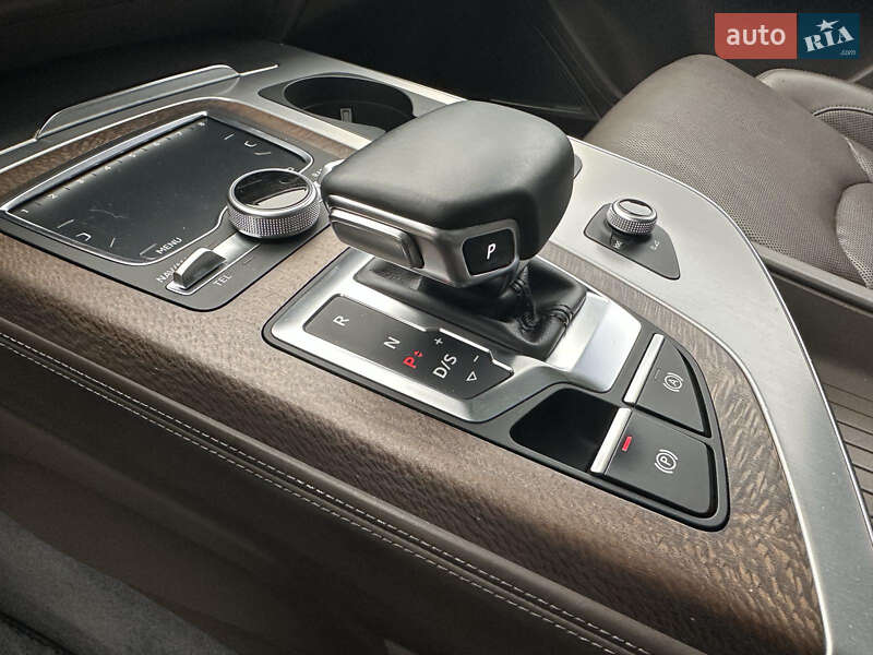 Позашляховик / Кросовер Audi Q7 2016 в Дніпрі