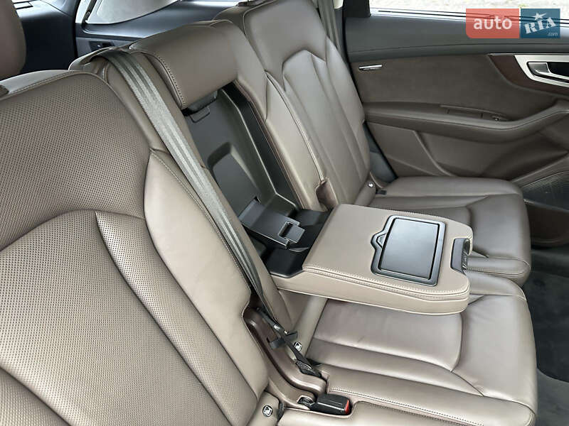 Позашляховик / Кросовер Audi Q7 2016 в Дніпрі