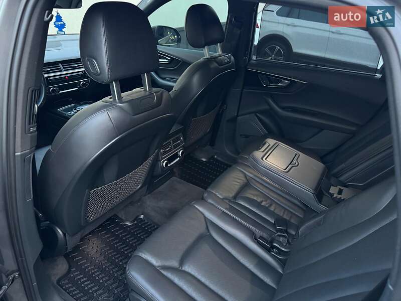 Внедорожник / Кроссовер Audi Q7 2016 в Ровно