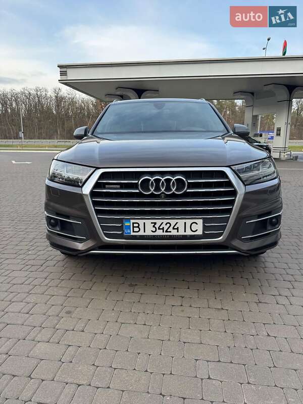 Позашляховик / Кросовер Audi Q7 2017 в Лохвиці
