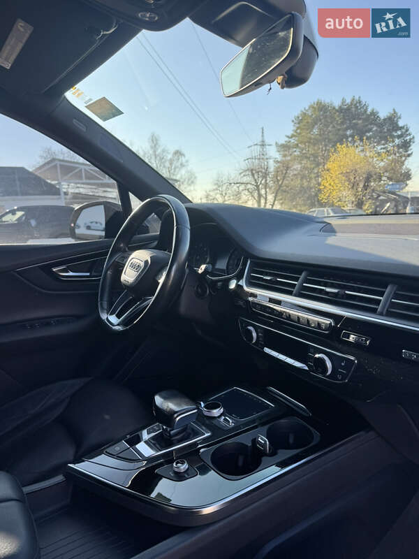 Позашляховик / Кросовер Audi Q7 2016 в Чернівцях