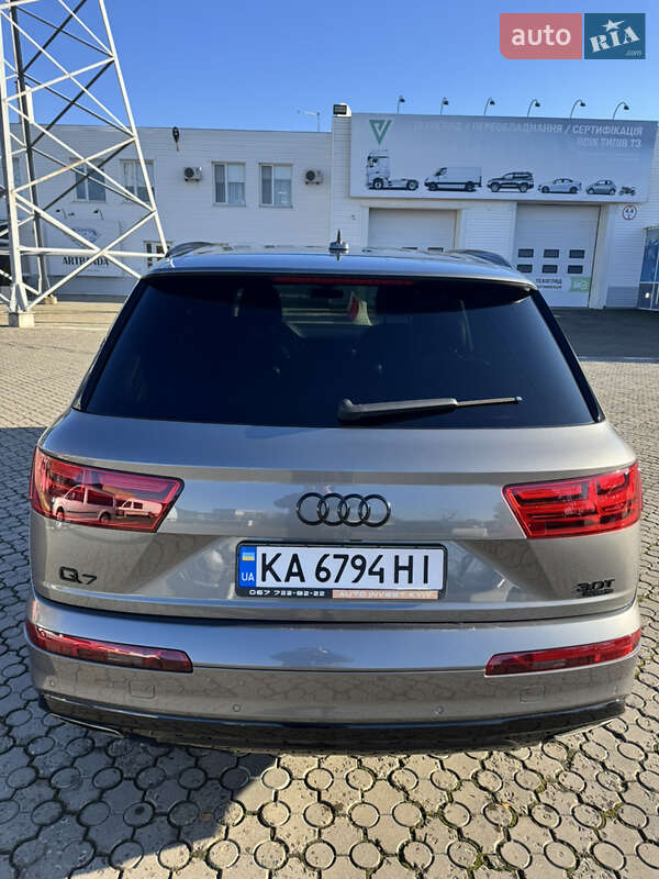 Позашляховик / Кросовер Audi Q7 2016 в Чернівцях