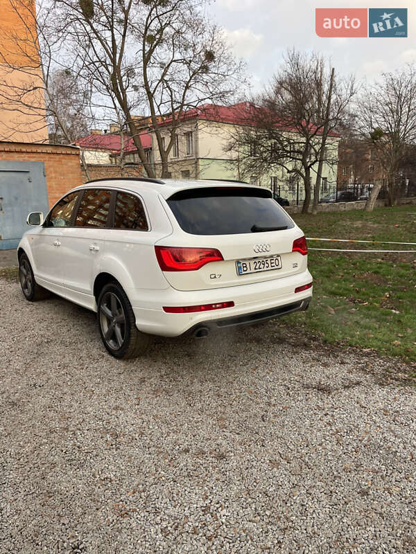 Позашляховик / Кросовер Audi Q7 2013 в Полтаві