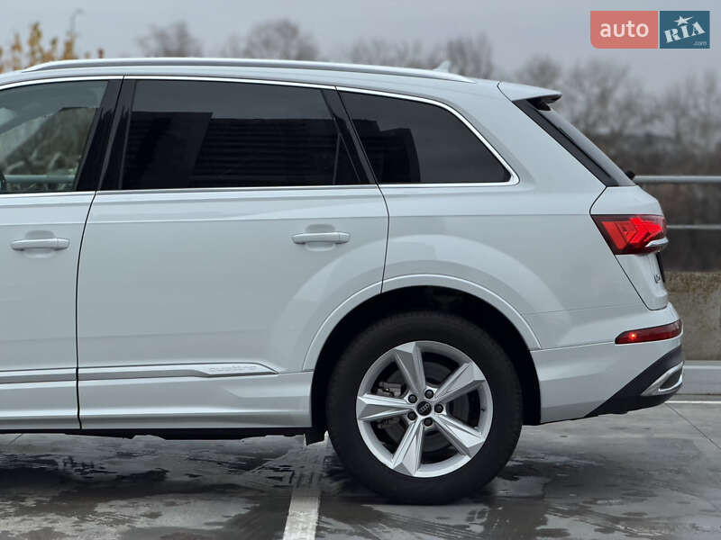 Позашляховик / Кросовер Audi Q7 2023 в Києві