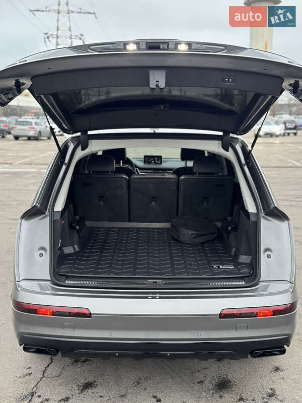 Внедорожник / Кроссовер Audi Q7 2018 в Киеве