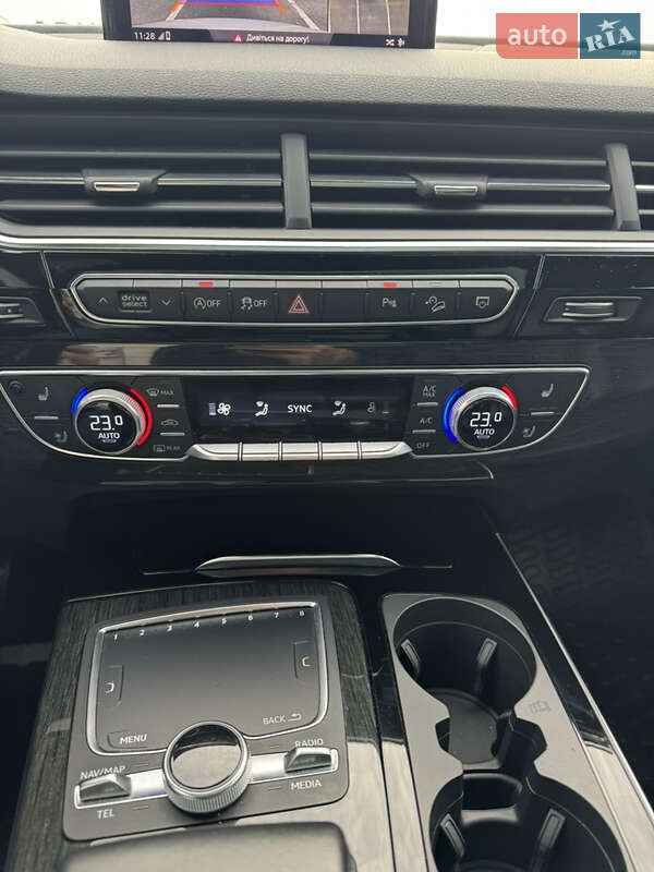 Позашляховик / Кросовер Audi Q7 2018 в Ужгороді