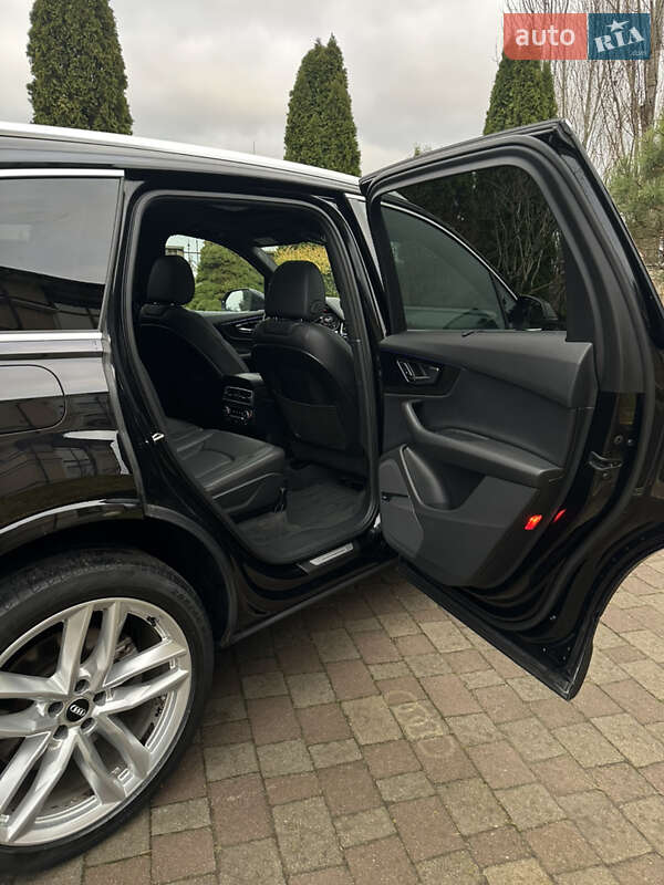 Внедорожник / Кроссовер Audi Q7 2017 в Сарнах