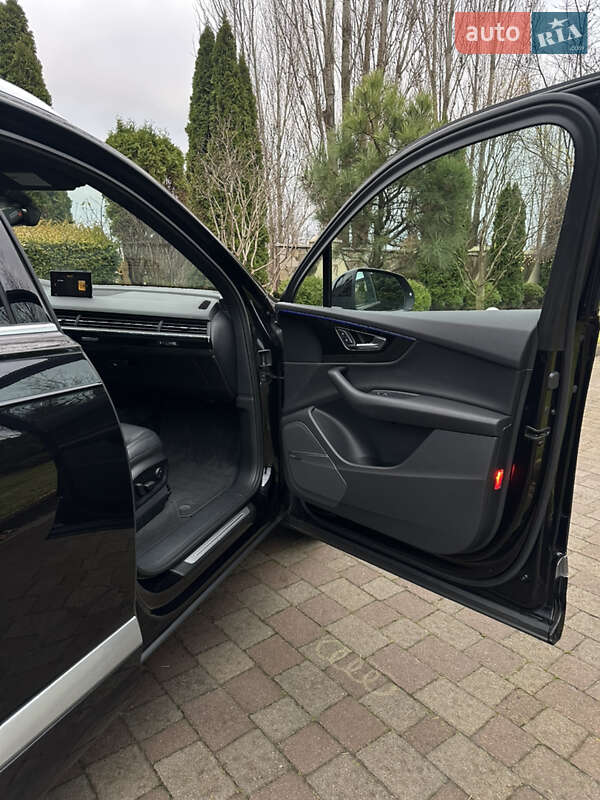 Внедорожник / Кроссовер Audi Q7 2017 в Сарнах