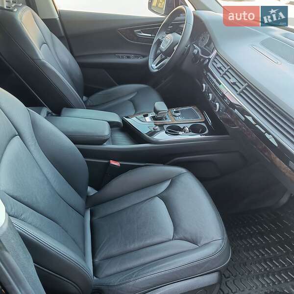 Внедорожник / Кроссовер Audi Q7 2017 в Дубно