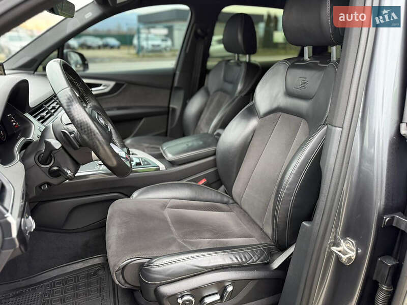 Позашляховик / Кросовер Audi Q7 2016 в Ужгороді