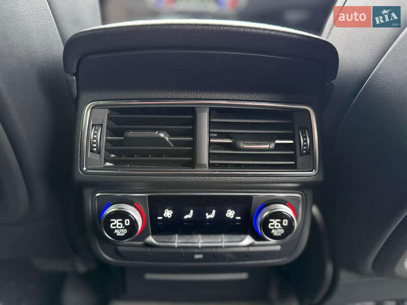 Позашляховик / Кросовер Audi Q7 2016 в Ужгороді