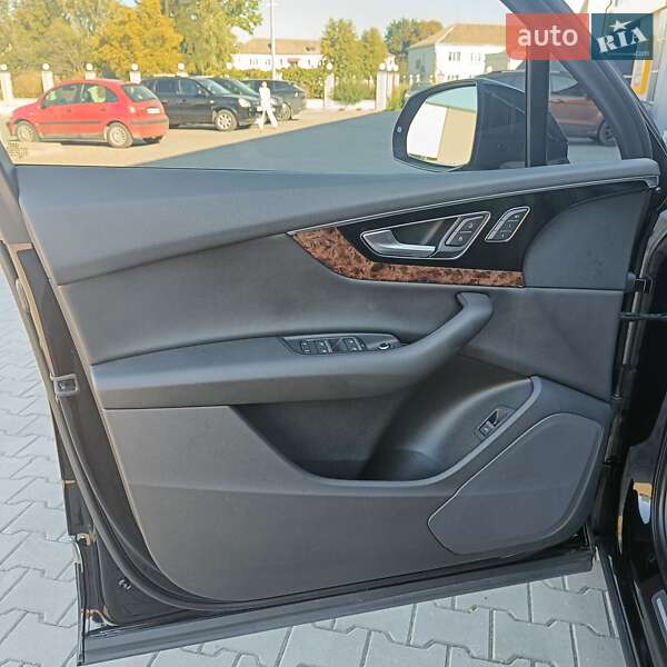 Внедорожник / Кроссовер Audi Q7 2017 в Дубно